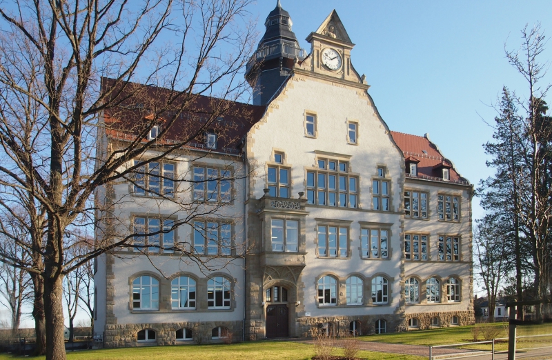 Eingangsperspektive der Grundschule Rabenstein aus Richtung Trützschlerstraße